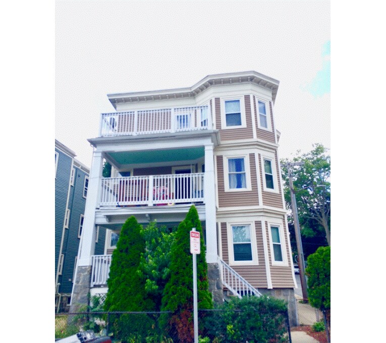 Foto principal - 137 Pleasant St