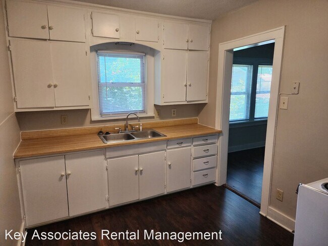 Building Photo - 2 br, 1 bath House - 446 NE Arter