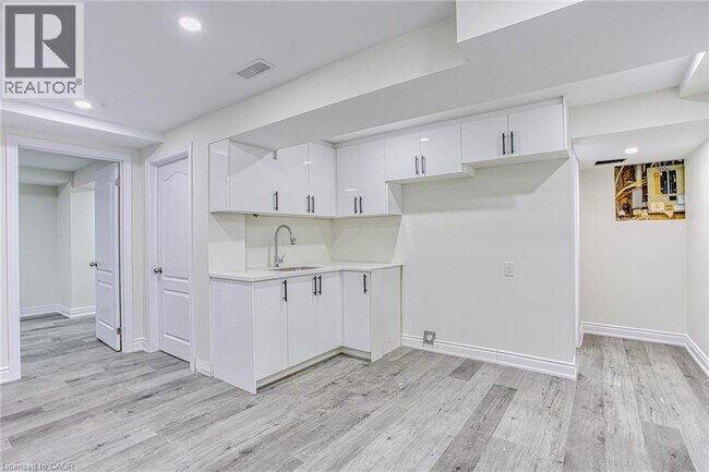 Building Photo - 115 Amberly Blvd