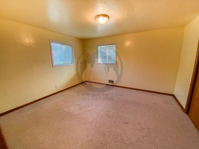Building Photo - Adorable Single Level Home