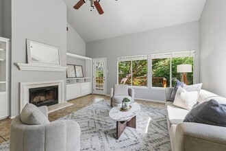 Building Photo - 2402 Sparrow Dr