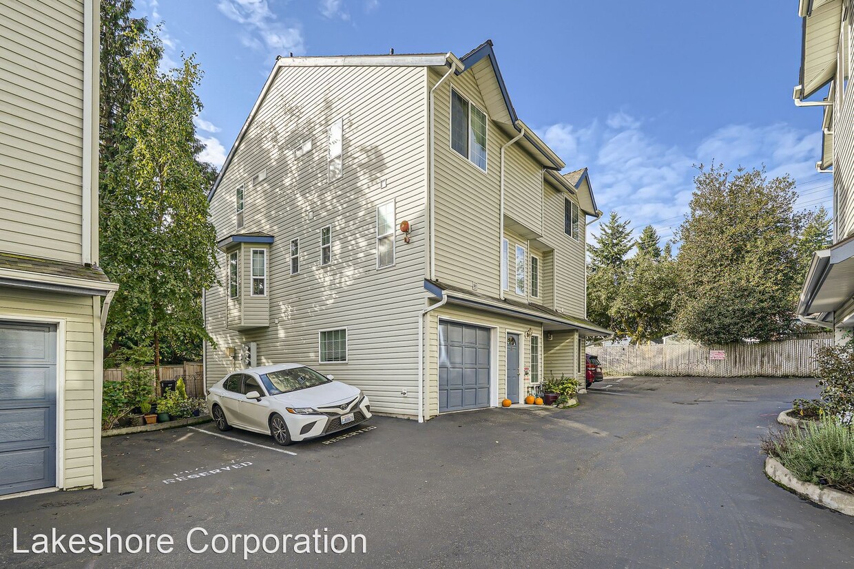 Primary Photo - 2 br, 2.5 bath House - 12549 Roosevelt Way...