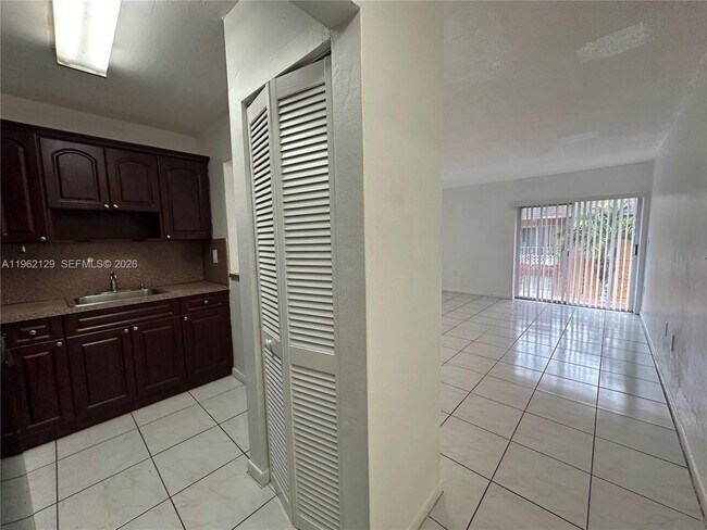 Building Photo - 1008 NW 45th Ave