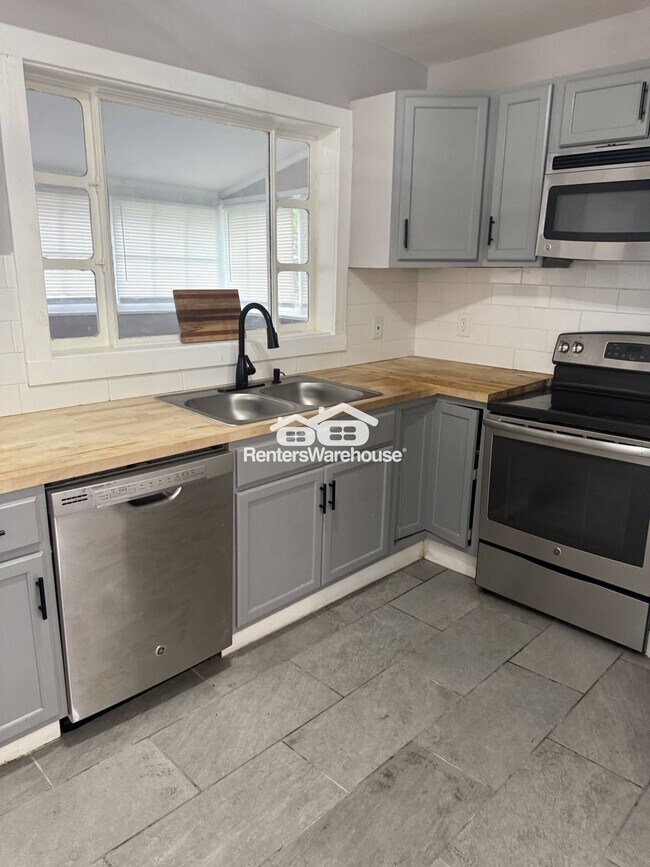 Foto del edificio - 706 80th Pl S