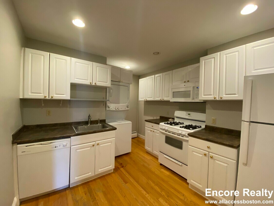 Primary Photo - 350 Allston St