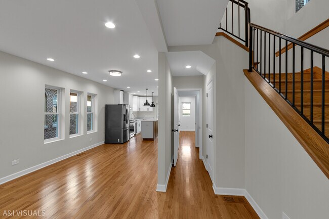 Foto del edificio - 5841 N Medina Ave