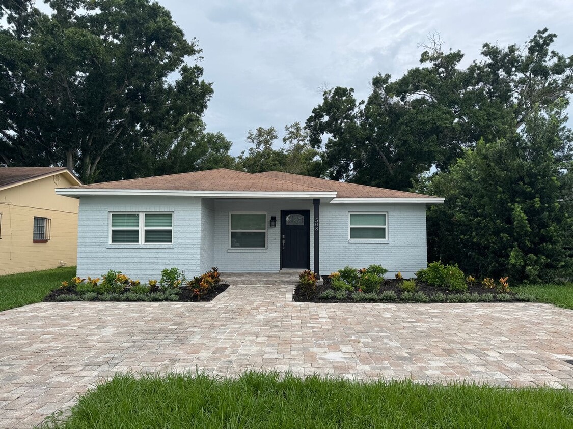 Foto principal - Remodeled South Tampa Home