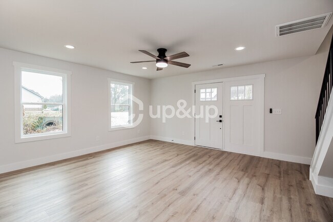 Building Photo - Fantastic 2bd/2ba home! Let yourself in!