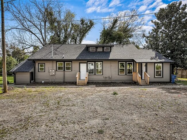 Foto del edificio - 606 Hwy 29 Byp N