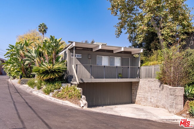 Building Photo - 908 Kenter Way