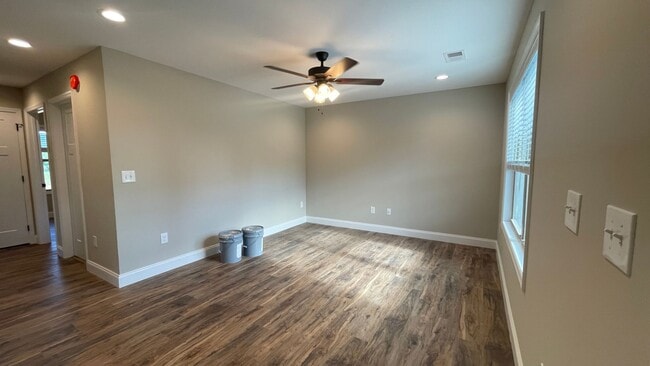 Building Photo - Cosby 2/2 Brand New Duplex