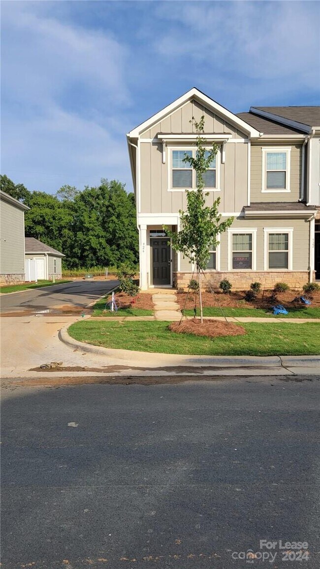 Building Photo - 926 Sagecroft Ln