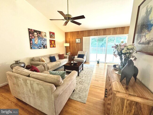 Building Photo - 14020 Bardot St
