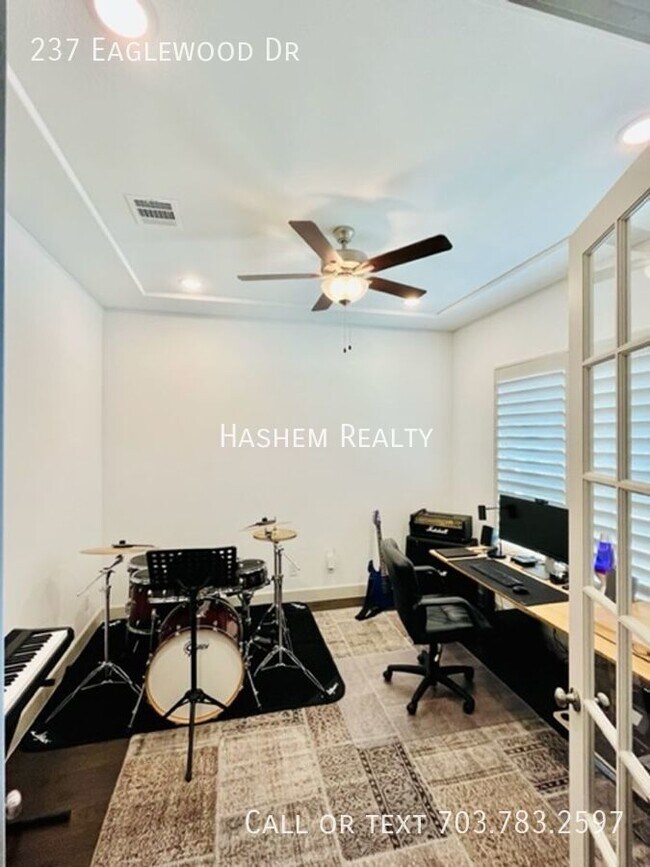 Foto del edificio - 237 Eaglewood Dr