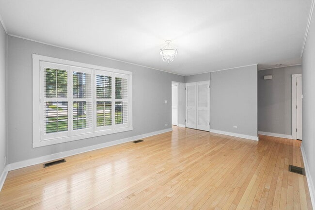 Building Photo - 2607 School Dr