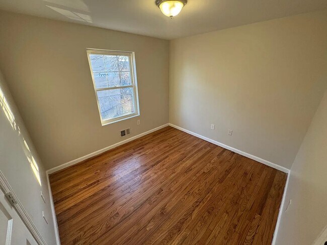 Foto del edificio - 305 S 6th St