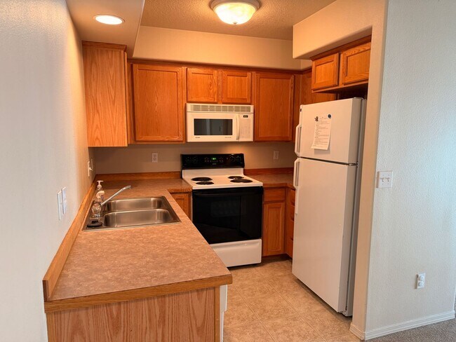 Foto del edificio - 2 Bedroom, 2 Bathroom Duplex in NE Bend – Available Late May