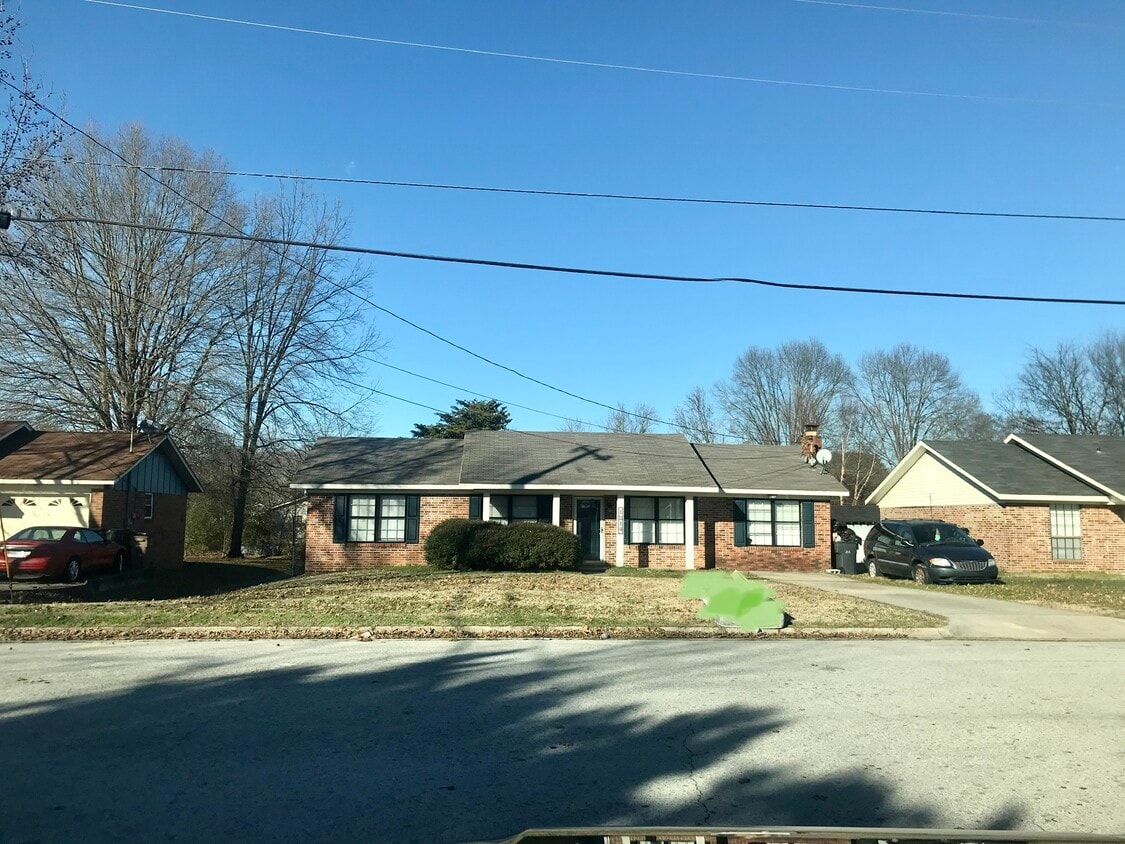 1214 Skyview St SW, Decatur, AL 35601 House Rental in Decatur, AL