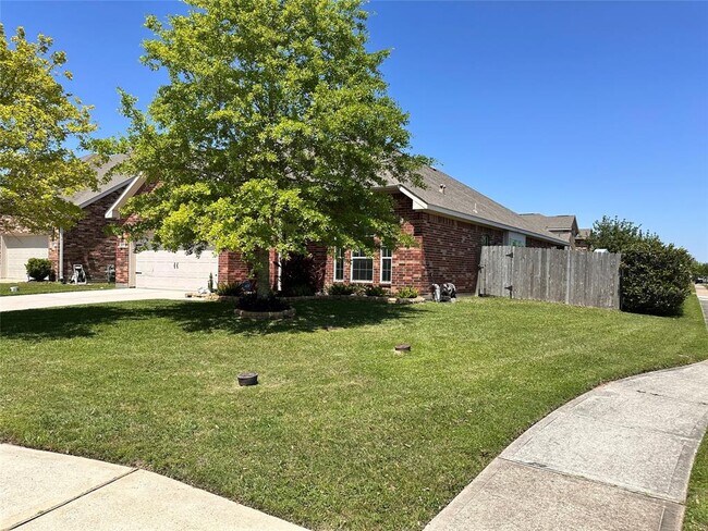 Foto del edificio - 3032 Fir Meadow Ln