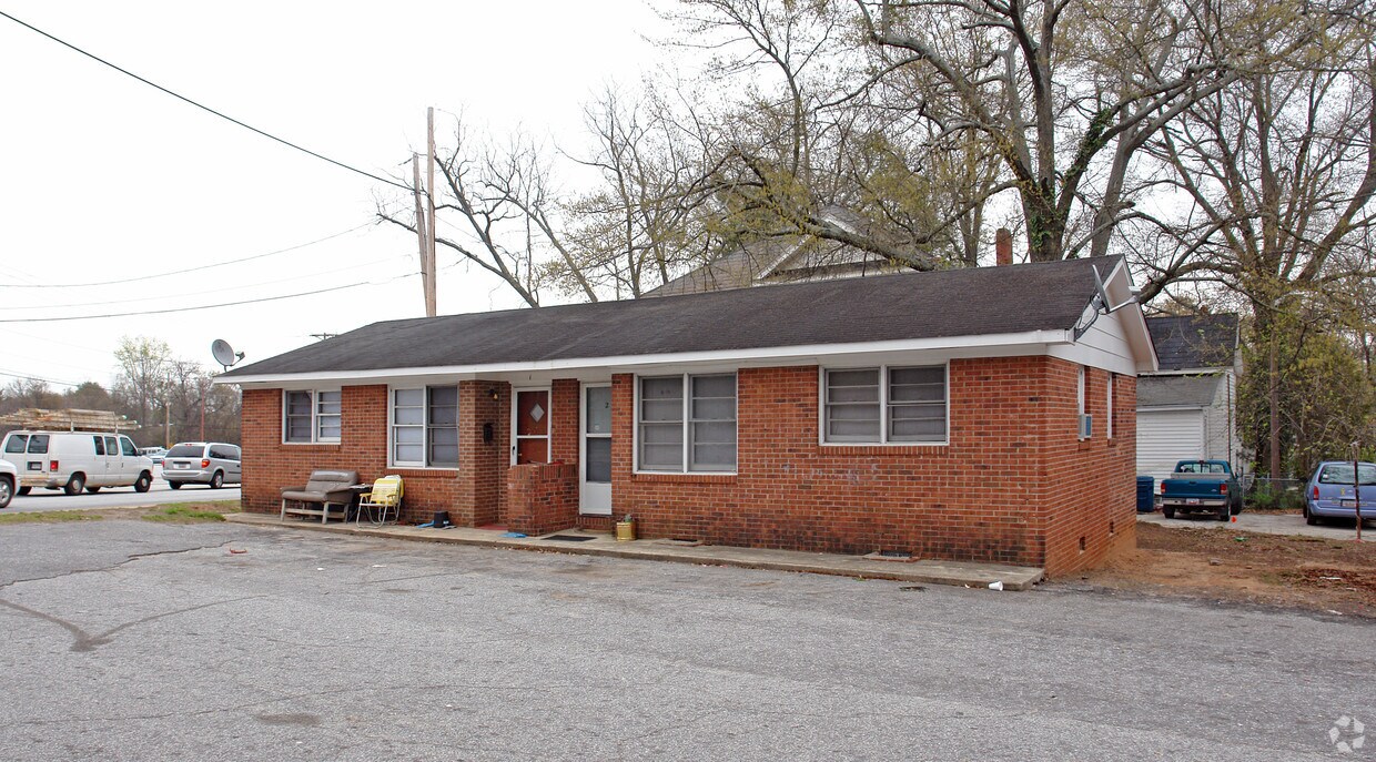 Primary Photo - 505 W Main St