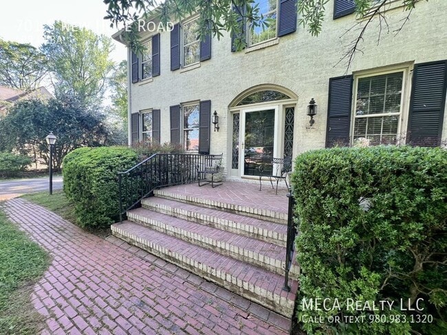 Foto del edificio - 701 S New Hope Rd