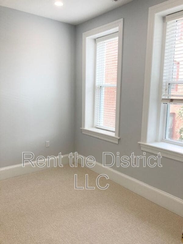 Building Photo - 1324 Euclid St NW