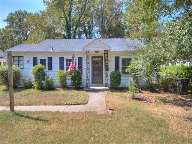 Building Photo - Recently Renovated 2 Bedroom 1 Bath Home i...