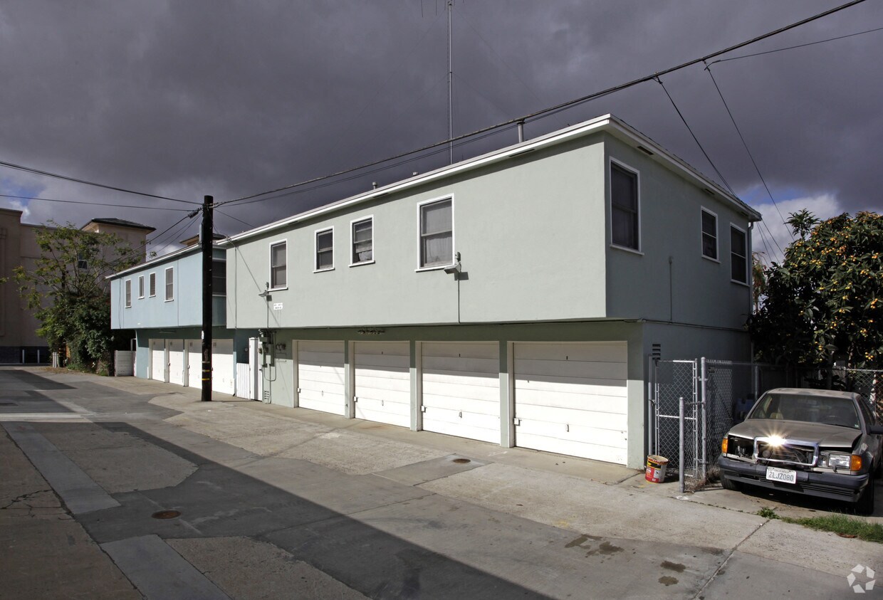 Foto del edificio - 4455-4459 Dawson Ave
