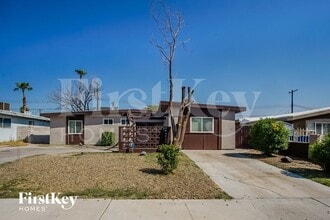 Building Photo - 3904 W El Parque Ave