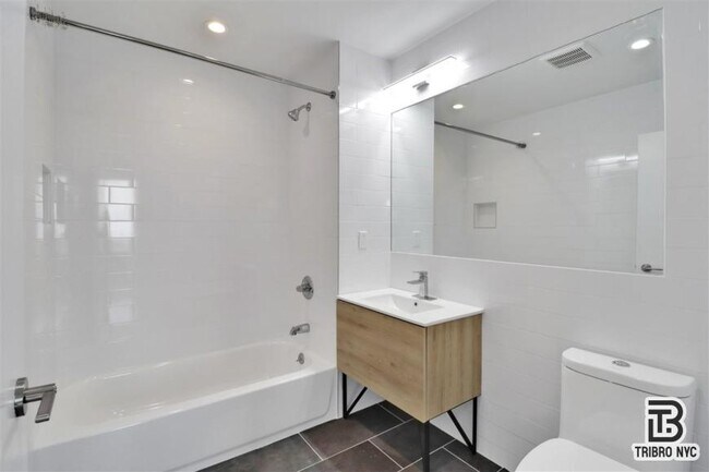 Foto del edificio - 2 bedroom in Brooklyn NY 11233