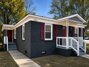 Building Photo - 2220 Custer St