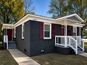 Building Photo - 2220 Custer St