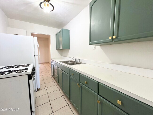 Foto del edificio - 946 E 12th St