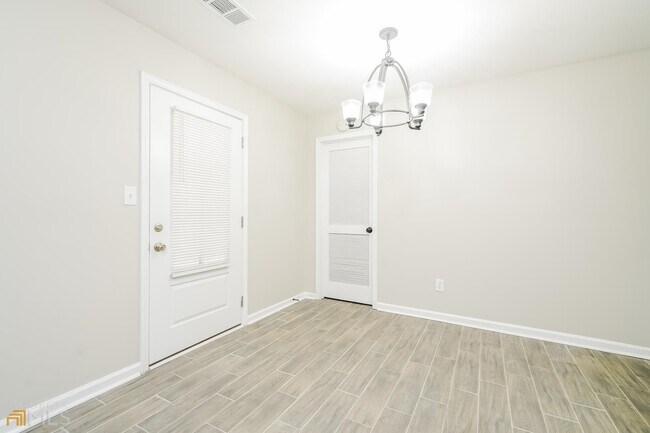 Building Photo - 1647 Enchanted Forest Dr