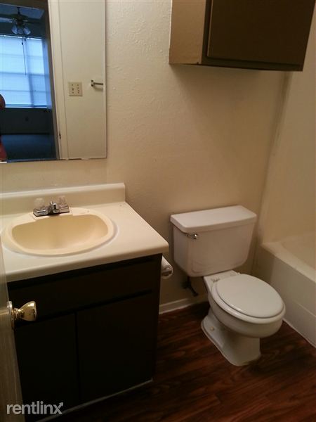 Building Photo - 410 Bryan St