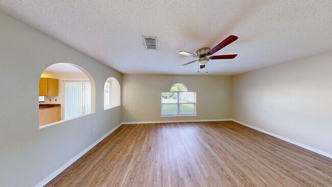 Building Photo - Beautiful 2-Story 3/2.5 - with 2 Bonus Roo...