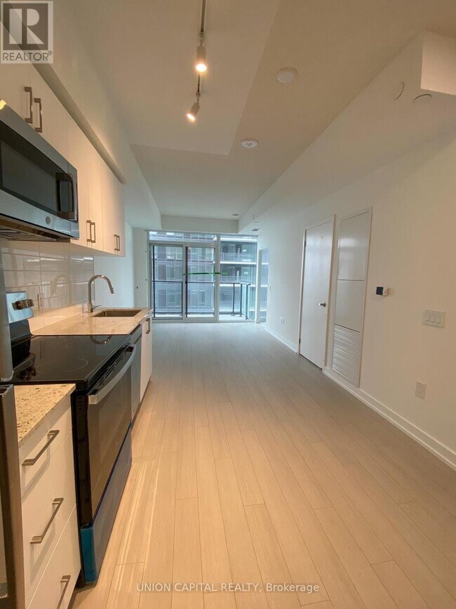 Photo du bâtiment - 4010 Eglinton Ave W