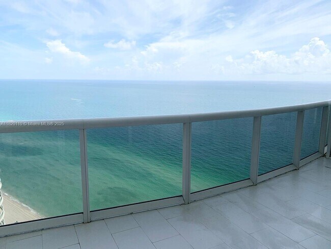 Building Photo - 16001 Collins Ave