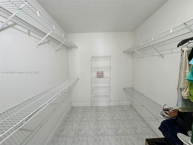 Foto del edificio - 18171 NW 18th St
