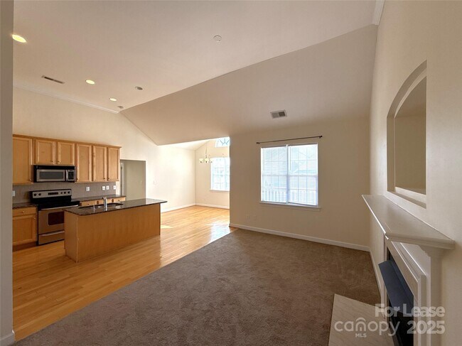 Foto del edificio - 15513 Goosefoot St