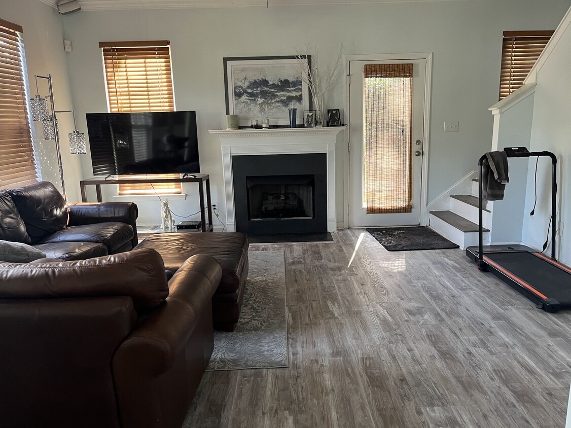 Primary Photo - 15262 Coventry Ct Ln