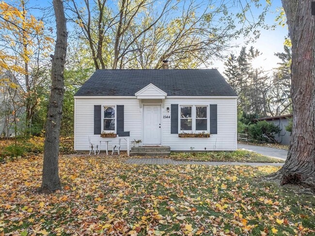 Front of Home View #2 - 1544 Pear St