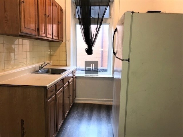 Primary Photo - 240 E 46th St