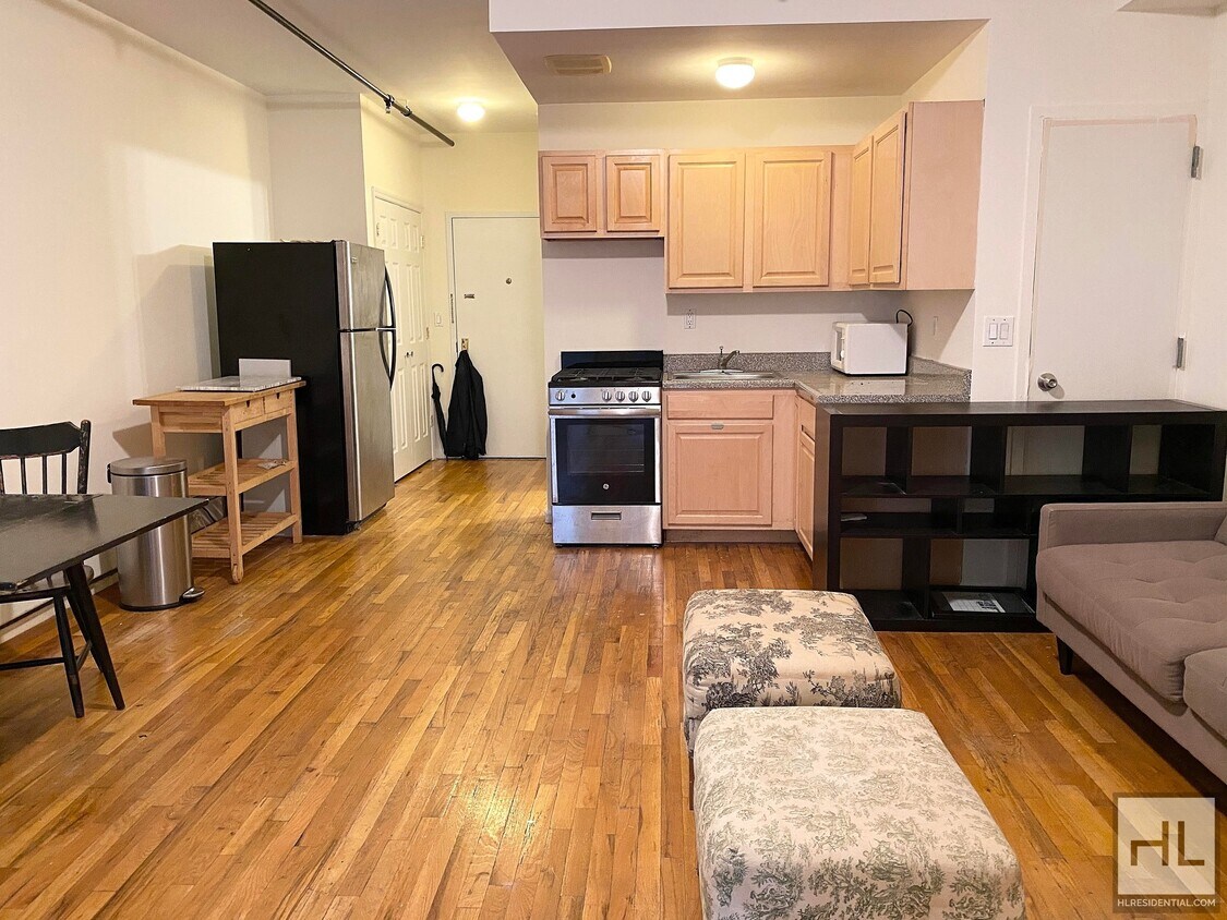 Foto principal - 241 S 2nd St