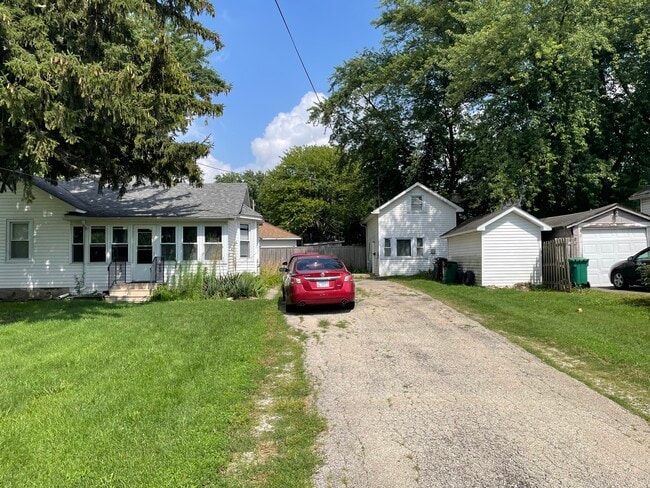 Building Photo - 1506 Lawrence Ave