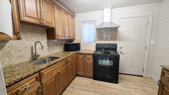 Foto del edificio - 161 E 2nd Ave