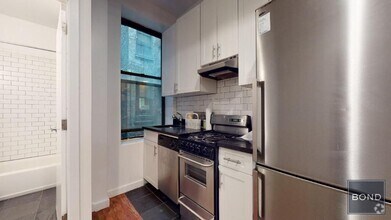 Building Photo - 441 W 51st St