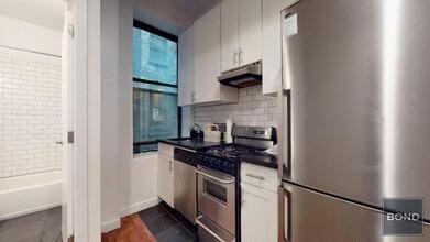Building Photo - 441 W 51st St