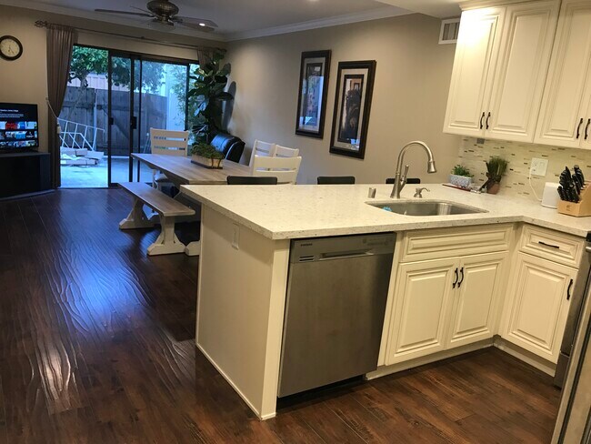 Foto del edificio - 5248 Edge Park Way