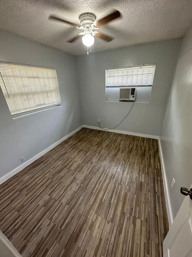 Foto del edificio - 2845/2847 W 6th St.